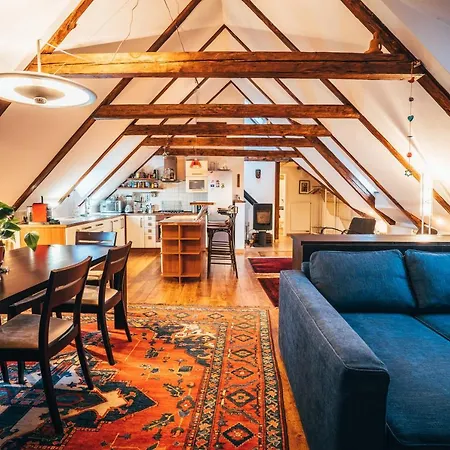 Designer Loft Apartment *