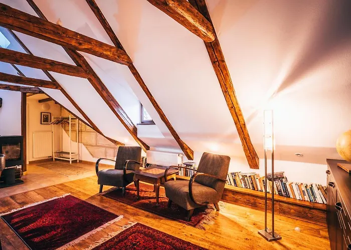 Designer Loft Apartment *